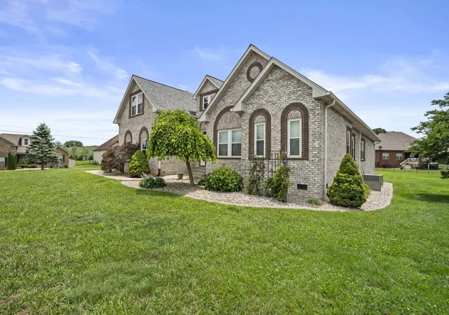 Homes for sale in Greenbrier, TN | 2114 London Ln, Greenbrier, TN 37073 | MLS# 3155920