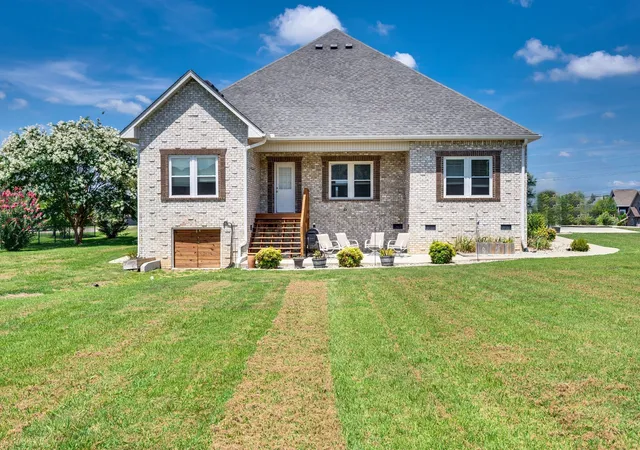 Homes for sale in Greenbrier, TN | 2114 London Ln, Greenbrier, TN 37073 | MLS# 3155920