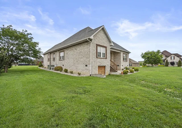 Homes for sale in Greenbrier, TN | 2114 London Ln, Greenbrier, TN 37073 | MLS# 3155920
