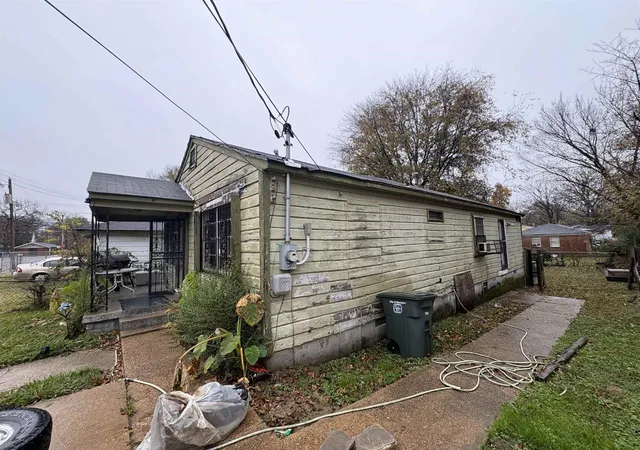 Photo 3 of Single family home for sale at 1092 Louisville Ave, Memphis, TN 38107 | MLS# 3111171 | Listing updated on 2026-02-22