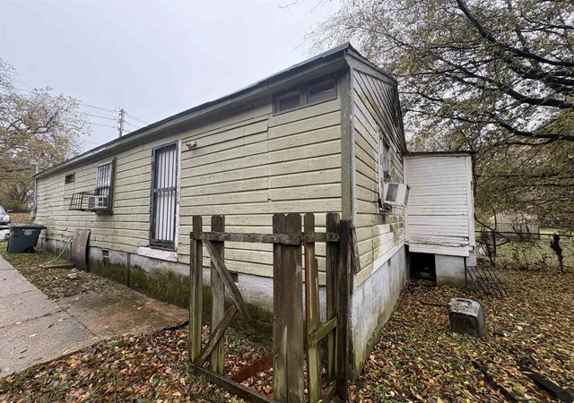 Photo 3 of Single family home for sale at 1092 Louisville Ave, Memphis, TN 38107 | MLS# 3111171 | Listing updated on 2026-02-22