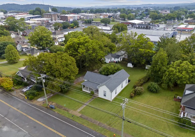 Homes for sale in Fayetteville, TN | 214 Washington St W, Fayetteville, TN 37334 | MLS# 3111751
