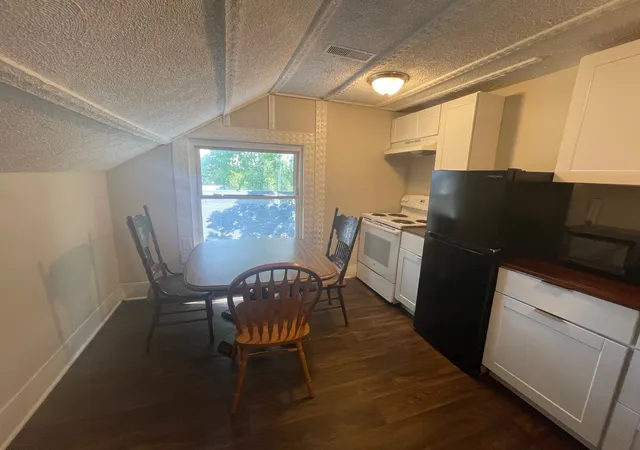 Listing Photo 5 - Condo for sale in building located at 1800 S Main St, Columbia, TN 38401