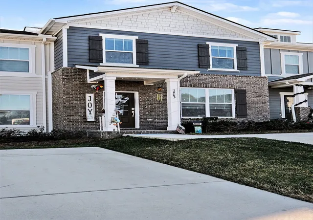 Photo 2 of Townhouse for sale at 2563 Drumwright Way, Columbia, TN 38401 | MLS# 3112370 | Listing updated on 2026-03-28