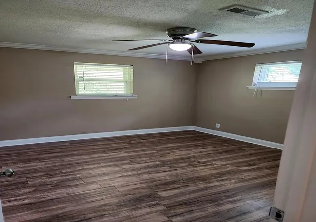 Listing Photo 2 - Condo for sale in building located at 3836 Youngstown Rd, Chattanooga, TN 37406 - Unit #