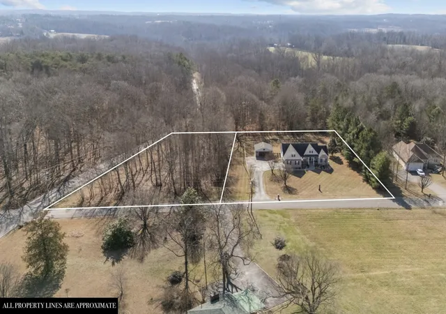 3rd image of 111 Contrary Rd, Burns, TN 37029 | MLS# 3113004