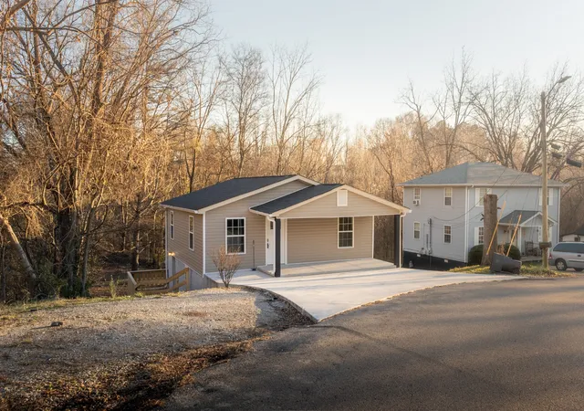 Photo 2 of Single family home for sale at 210 Winding Way, Mc Minnville, TN 37110 | MLS# 3112716 | Listing updated on 2026-02-21