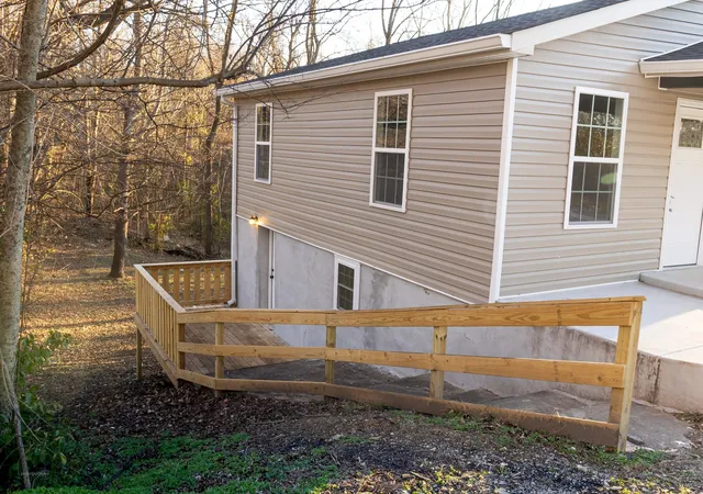 Photo 2 of Single family home for sale at 210 Winding Way, Mc Minnville, TN 37110 | MLS# 3112716 | Listing updated on 2026-02-21