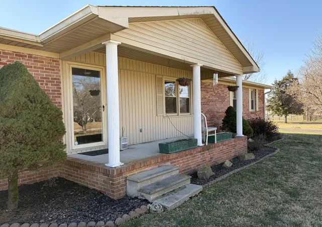 Photo 3 of Single family home for sale at 2655 Old Nashville Hwy, Mc Minnville, TN 37110 | MLS# 3112691 | Listing updated on 2026-02-18