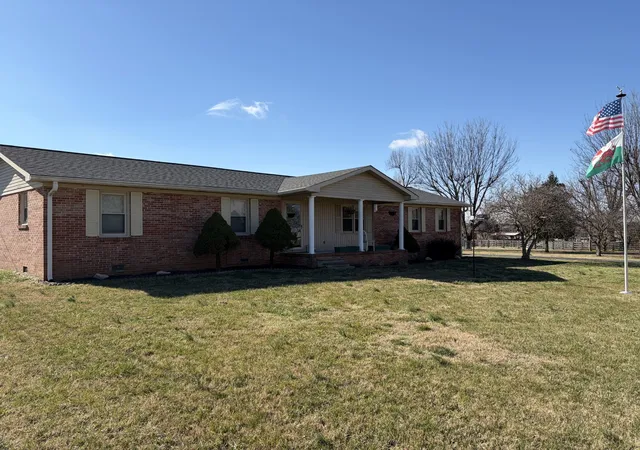 Photo 4 of Single family home for sale at 2655 Old Nashville Hwy, Mc Minnville, TN 37110 | MLS# 3112691 | Listing updated on 2026-02-18