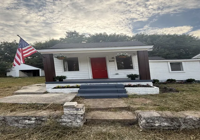 Photo 2 of Single family home for sale at 1028 Bridge St, Columbia, TN 38401 | MLS# 3112838 | Listing updated on 2026-08-29