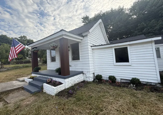 Photo 2 of Single family home for sale at 1028 Bridge St, Columbia, TN 38401 | MLS# 3112838 | Listing updated on 2026-08-29