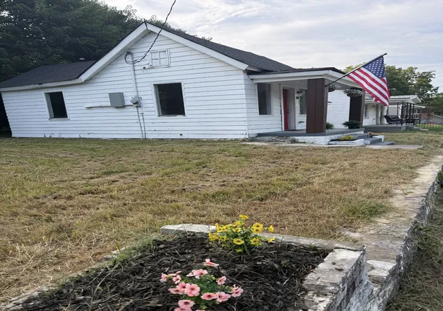 Photo 4 of Single family home for sale at 1028 Bridge St, Columbia, TN 38401 | MLS# 3112838 | Listing updated on 2026-08-29