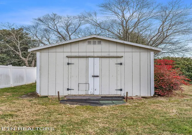 Homes for sale in Lenoir City, TN | 1000 Grandview Dr, Lenoir City, TN 37772 | MLS# 3146958