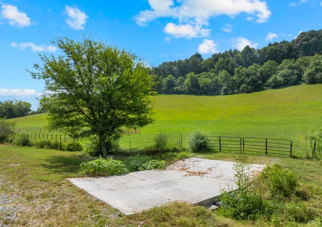 3rd image of 1220 Normandy Rd, Normandy, TN 37360 | MLS# 3299535