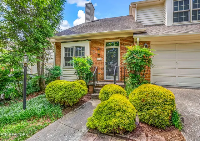 Photo 2 of Single family home for sale at 905 Glennshire Dr, Knoxville, TN 37923 | MLS# 3113269 | Listing updated on 2026-09-13