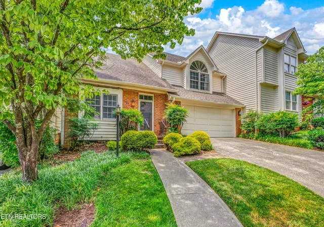 Photo 3 of Single family home for sale at 905 Glennshire Dr, Knoxville, TN 37923 | MLS# 3113269 | Listing updated on 2026-09-13
