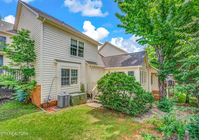 Photo 4 of Single family home for sale at 905 Glennshire Dr, Knoxville, TN 37923 | MLS# 3113269 | Listing updated on 2026-09-13