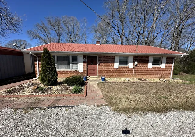 Homes for sale in Iron City, TN | 142 S Roberson Rd, Iron City, TN 38463 | MLS# 3118387