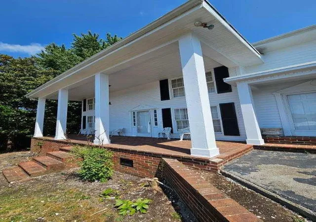 2nd image of 224 Mark Twain Avenue W, Jamestown, TN 38556 | MLS# 3118239