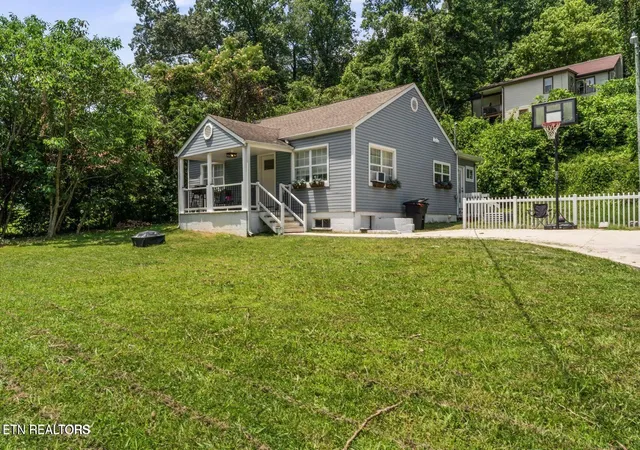 Homes for sale in Oliver Springs, TN | 632 W Tri County Blvd, Oliver Springs, TN 37840 | MLS# 3118227