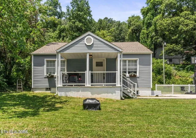 Homes for sale in Oliver Springs, TN | 632 W Tri County Blvd, Oliver Springs, TN 37840 | MLS# 3118227