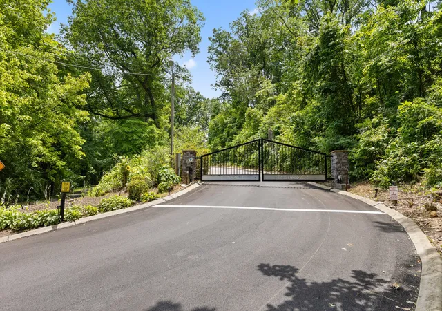 Photo 2 of Single family home for sale at 1131 Stringers Ridge Rd #7C, Chattanooga, TN 37405 | MLS# 3508189 | Listing updated on 2026-09-14