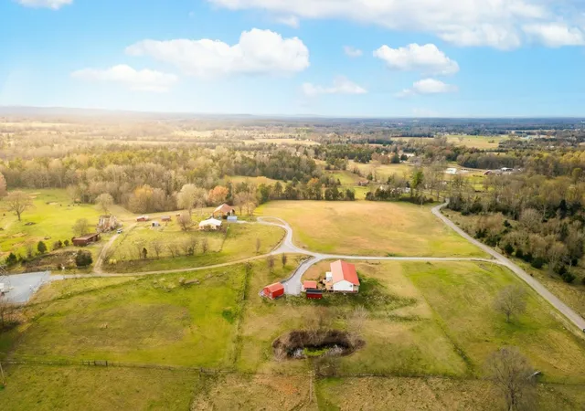 Photo 3 of Single family home for sale at 171 Uselton Rd, Shelbyville, TN 37160 | MLS# 3120437 | Listing updated on 2026-07-24
