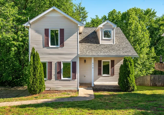 1st image of 918 Hedge Apple Dr, Clarksville, TN 37040 | MLS# 3205745