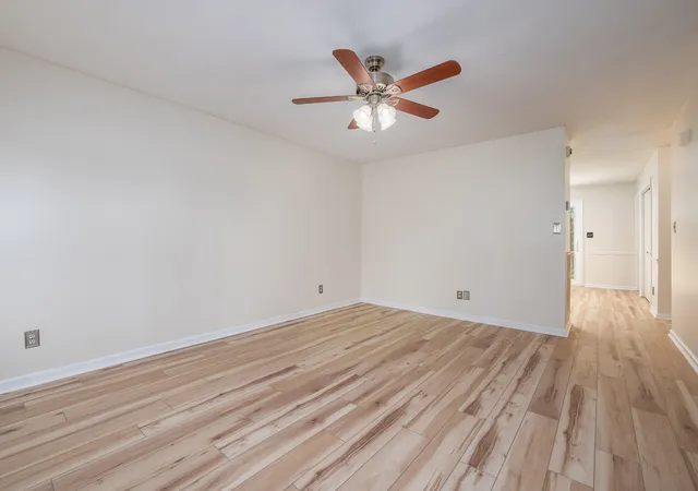 2nd image of 918 Hedge Apple Dr, Clarksville, TN 37040 | MLS# 3205745