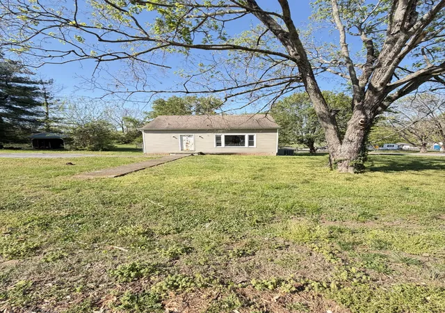 Homes for sale in Hopkinsville, KY | 302 Crestview Dr, Hopkinsville, KY 42240 | MLS# 3118570