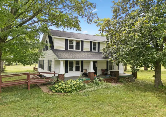 Photo 1 of Single family home for sale at 350 Port Royal Rd, Clarksville, TN 37040 | MLS# 3150002 | Listing updated on 2026-08-22