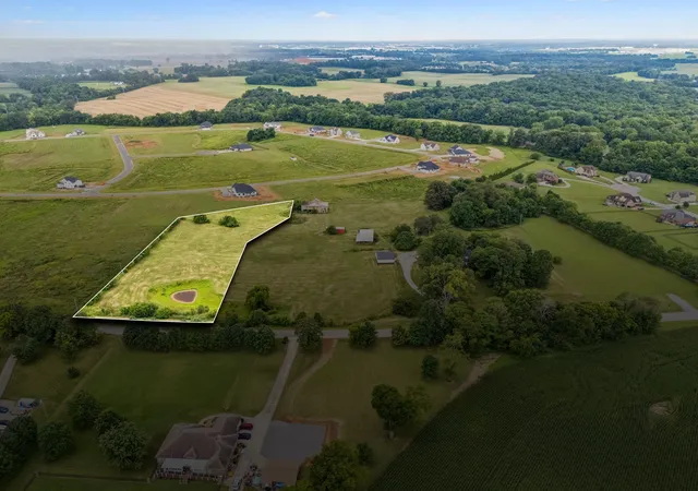 Photo 1 of Land for sale at 402 Port Royal Rd, Clarksville, TN 37040 | MLS# 3150009 | Listing updated on 2026-09-29