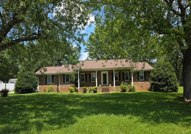 Homes for sale in Winchester, TN | 1587 By Pass Rd, Winchester, TN 37398 | MLS# 3146615