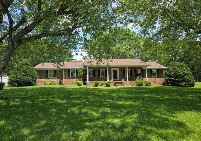 Homes for sale in Winchester, TN | 1587 By Pass Rd, Winchester, TN 37398 | MLS# 3146615