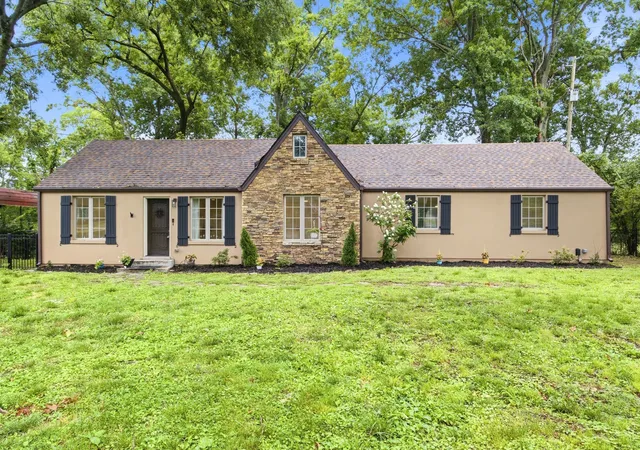 Photo 2 of Single family home for sale at 5905 Old Harding Pike, Nashville, TN 37205 | MLS# 3223009 | Listing updated on 2026-08-22