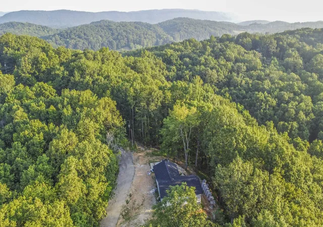 Photo 2 of Single family home for sale at 140 Mary Brown Ln, Rockwood, TN 37854 | MLS# 3304361 | Listing updated on 2026-08-21