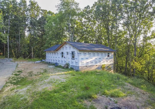Photo 3 of Single family home for sale at 140 Mary Brown Ln, Rockwood, TN 37854 | MLS# 3304361 | Listing updated on 2026-08-21