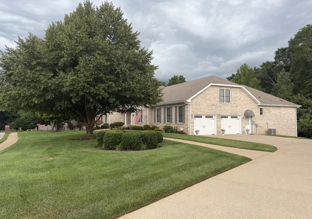 Photo 3 of Sale Pending at 2559 Hedgerow Ln, Clarksville, TN 37043 | MLS# 3285917 | Listing updated on 2026-08-20
