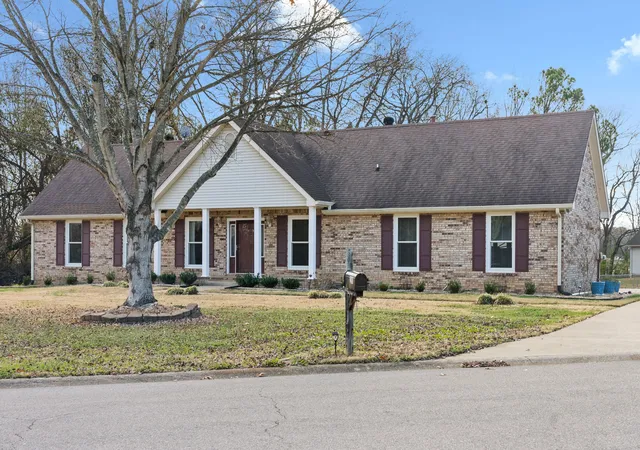 Photo 2 of Single family home for sale at 290 Andrew Jackson Dr, Clarksville, TN 37043 | MLS# 3123095 | Listing updated on 2026-06-26