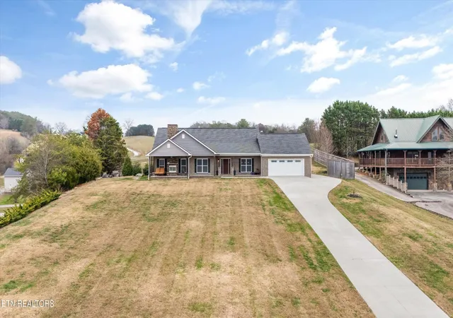 Photo 3 of Single family home for sale at 131 Marble Blf Dr, Kingston, TN 37763 | MLS# 3317268 | Listing updated on 2026-09-01