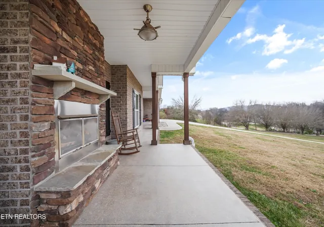 Photo 4 of Single family home for sale at 131 Marble Blf Dr, Kingston, TN 37763 | MLS# 3317268 | Listing updated on 2026-09-01