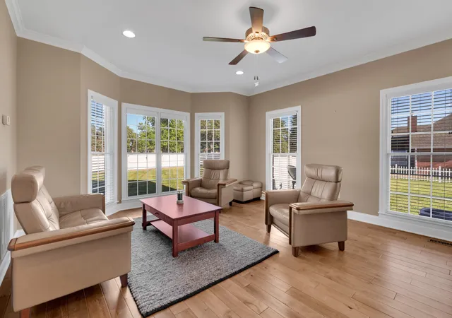 Photo 3 of Single family home for sale at 220 Bryan Dr, Winchester, TN 37398 | MLS# 3121591 | Listing updated on 2026-08-10