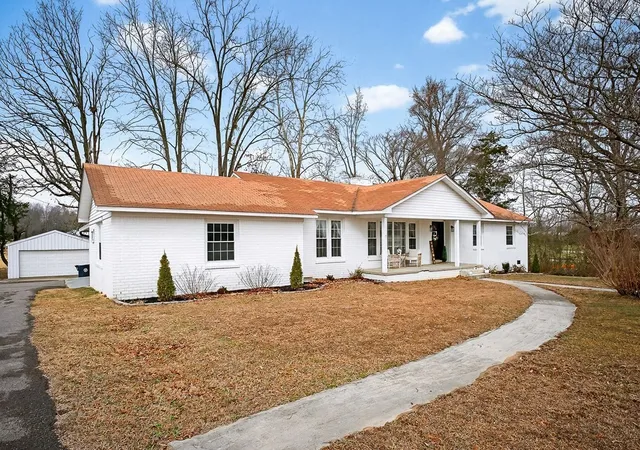 Photo 2 of Single family home for sale at 407 Whaley St, Smithville, TN 37166 | MLS# 3122974 | Listing updated on 2026-02-12
