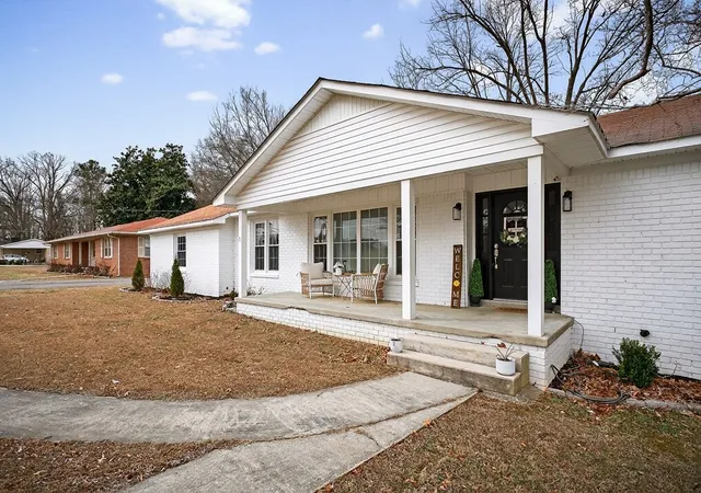 Photo 2 of Single family home for sale at 407 Whaley St, Smithville, TN 37166 | MLS# 3122974 | Listing updated on 2026-02-12