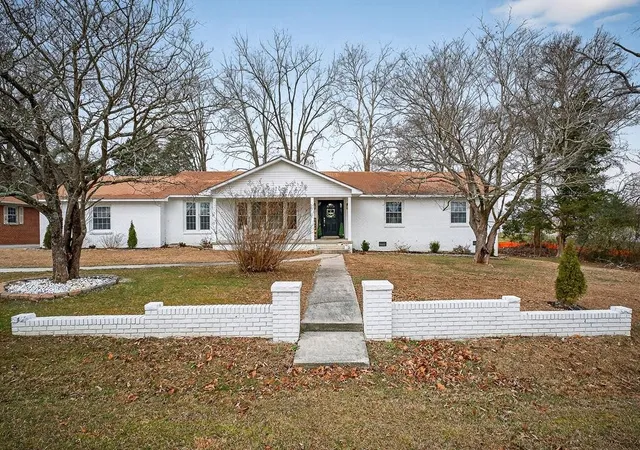 Photo 1 of Single family home for sale at 407 Whaley St, Smithville, TN 37166 | MLS# 3122974 | Listing updated on 2026-02-12