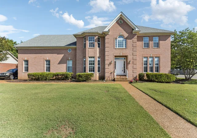 Photo 2 of Single family home for sale at 2326 Amber Glen Dr, Murfreesboro, TN 37128 | MLS# 3122945 | Listing updated on 2026-03-02