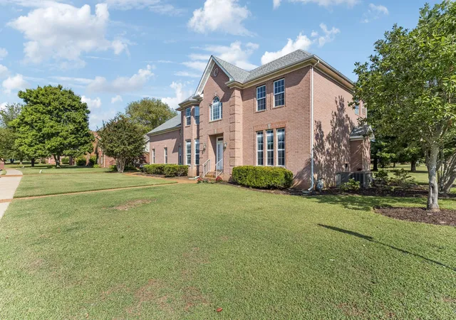 Photo 2 of Single family home for sale at 2326 Amber Glen Dr, Murfreesboro, TN 37128 | MLS# 3122945 | Listing updated on 2026-03-02