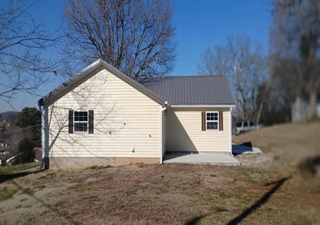 Homes for sale in Sweetwater, TN | 104 Buena Vista Avenue, Sweetwater, TN 37874 | MLS# 3244269