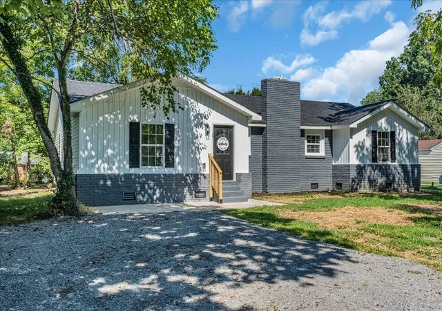 Photo 3 of Single family home for sale at 208 Bragg Cir, Tullahoma, TN 37388 | MLS# 3134198 | Listing updated on 2026-08-05